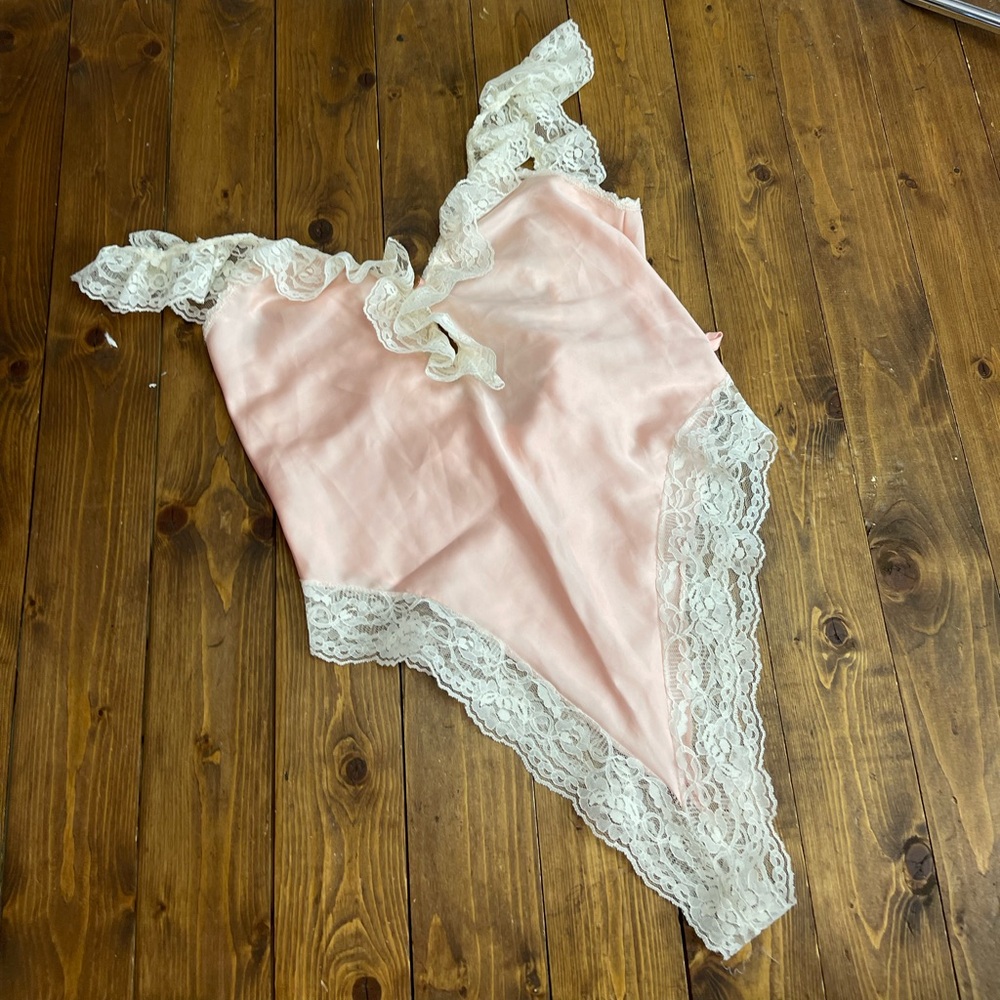 Vintage fantasy lingerie pale pink play suit romper Teddy size small